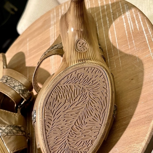 SOFFT Women's 8W Taupe Beige‎ Leather Snakeskin Pump Spool Heel Slip-On Sandals - Picture 12 of 14